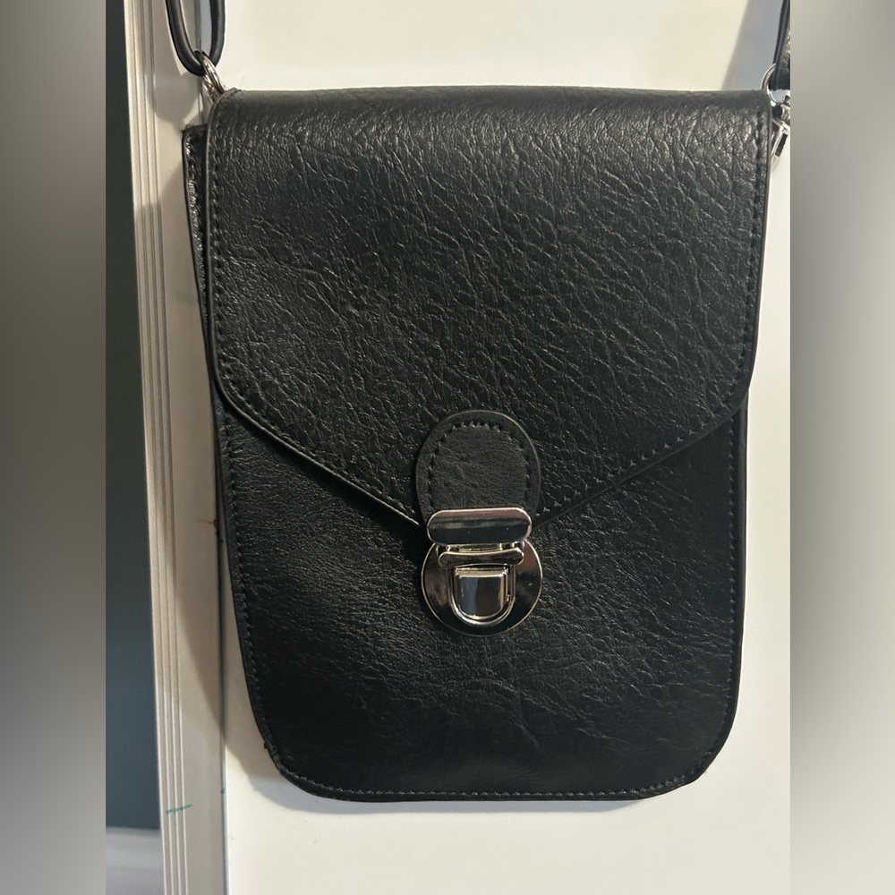 Crossbody with touch screen abilities for your phone.